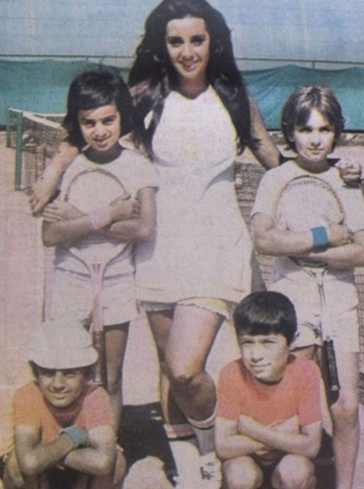 Perihan Savaş, 1970'lerde oynadığı bir filmdeki rolü için tenis kortlarında bu sporun inceliklerini öğrendi.