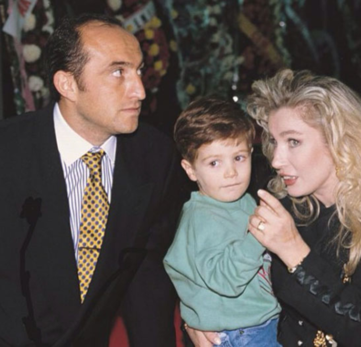 1992. Seda Sayan ve Sinan Engin çocukları Oğulcan ile birlikte.