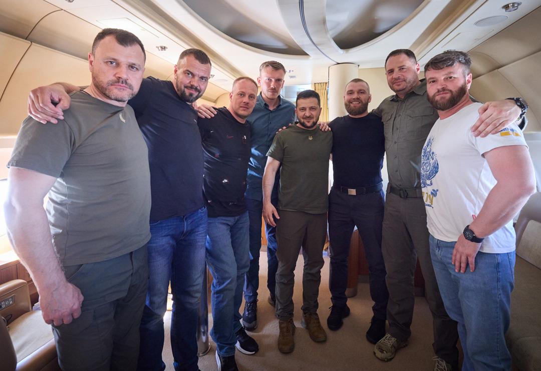 Ukrayna Devlet Başkanı Zelenskiy, "T&uuml;rkiye'den eve d&ouml;n&uuml;yoruz" diyerek g&ouml;r&uuml;nt&uuml;leri paylaştı! Rusya'dan tepki geldi