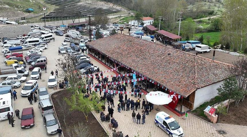 400 yıldır haftada bir kez yapılıyor! Kavurma ve güveç yemek için akın ediyorlar
