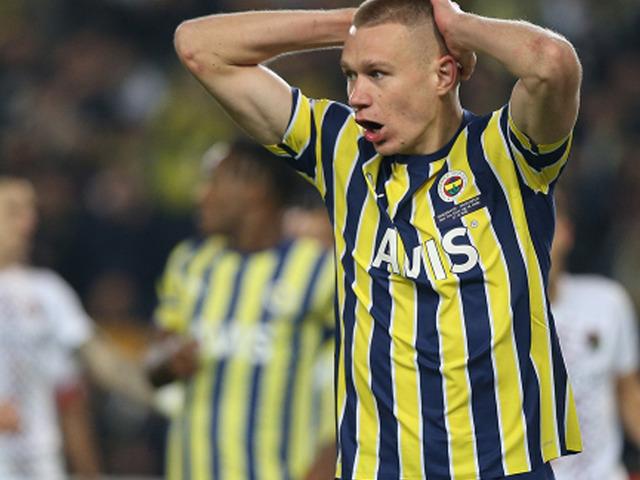 Fenerbahçe'de bir ayrılık daha! Sarı-lacivertli kulüp Szalai'yi müthiş paraya satıyor...