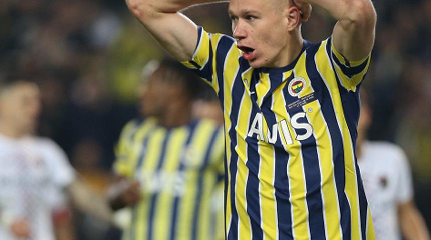 Fenerbahçe'de bir ayrılık daha! Sarı-lacivertli kulüp Szalai'yi müthiş paraya satıyor...