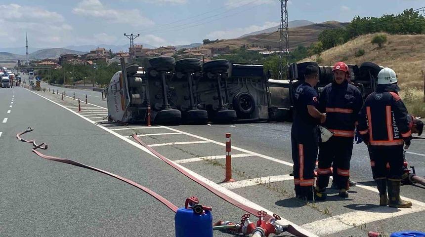 Malatya-Elazığ karayolunda faciadan dönüldü! Trafik akışı kesildi
