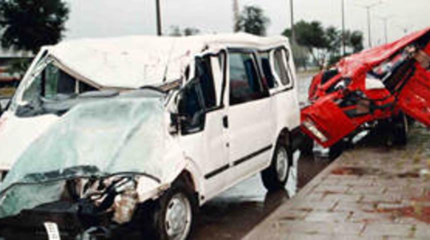 Sakarya'da trafik kazası: 3 &ouml;l&uuml;