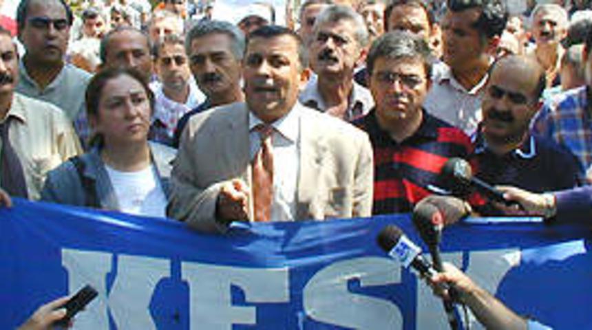 Adli yıl a&ccedil;ılışında &ccedil;alışanlardan eylem 