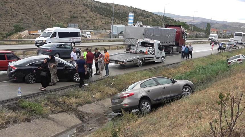 43 ilin geçiş güzergahında kuvvetli yağış etkili oldu! Kazalar peş peşe geldi: Çok sayıda yaralı var