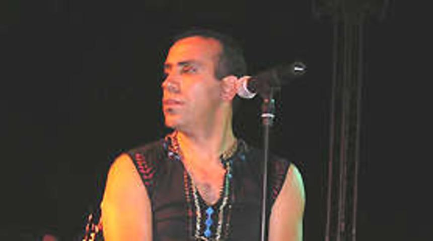 Sanat&ccedil;ıların isim haklarına ilgi yok