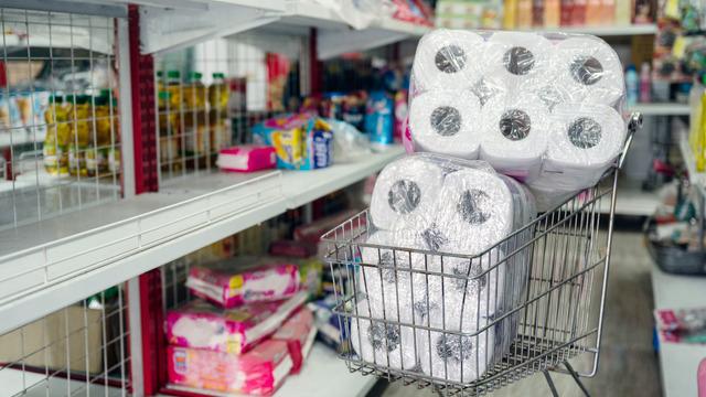 Hijyen ürünlerinde vergi arttı, vatandaşlar marketlere akın etti! Fiyatlar yarın ne olur bilemeyiz