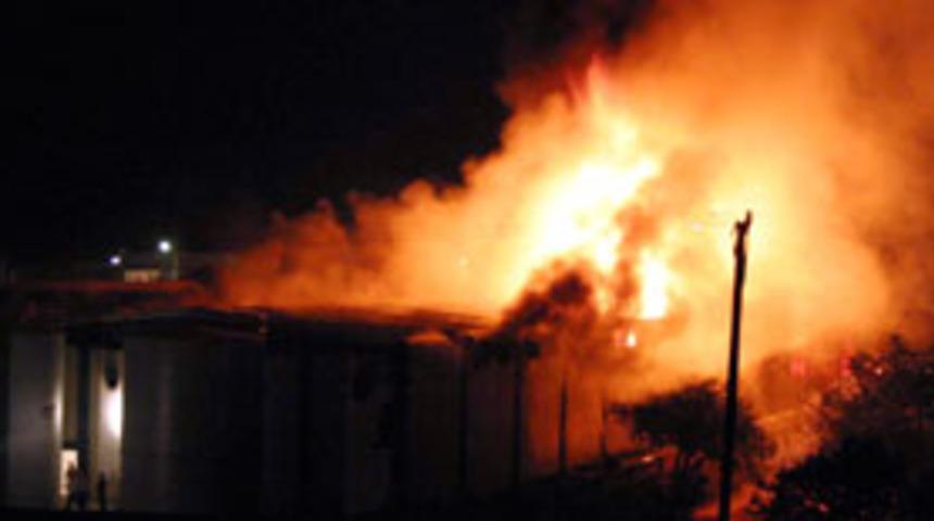 Kağıt fabrikasında yangın