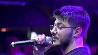 O Ses Türkiye'de yarışmıştı! Ünlü şarkıcı Semicenk'e büyük şok, orkestrası yolu kaybedince sahneden indi