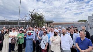Feshane'de yine protesto: 'Kesinlikle sapkınlığı özendiriyor' diyerek çıkıştılar! Polis izin vermeyince arbede çıktı