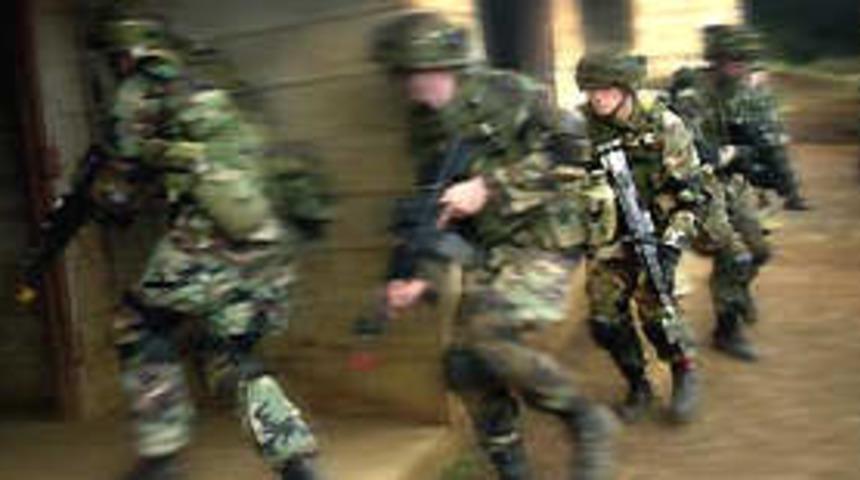 ABD askerleri Bağdat'ta operasyon başlattı