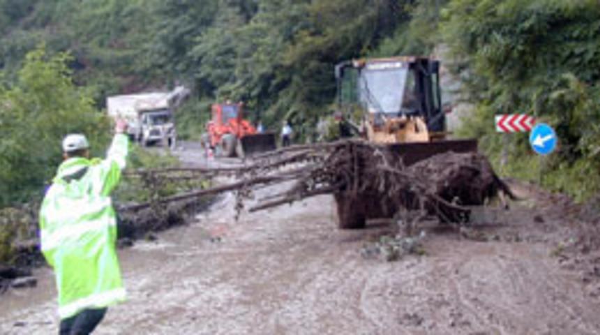 Rize'de, heyelan oldu