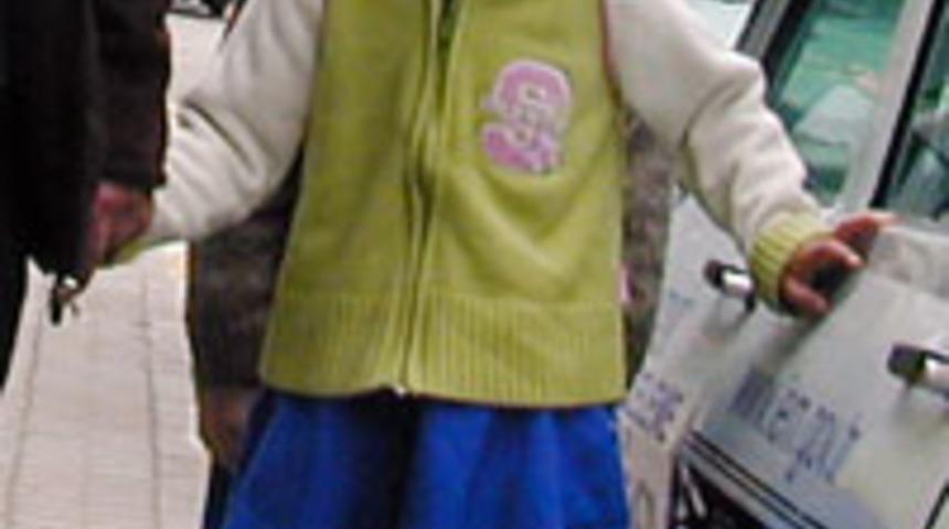 Otomobil, i&ccedil;indeki &ccedil;ocuklarla &ccedil;alındı