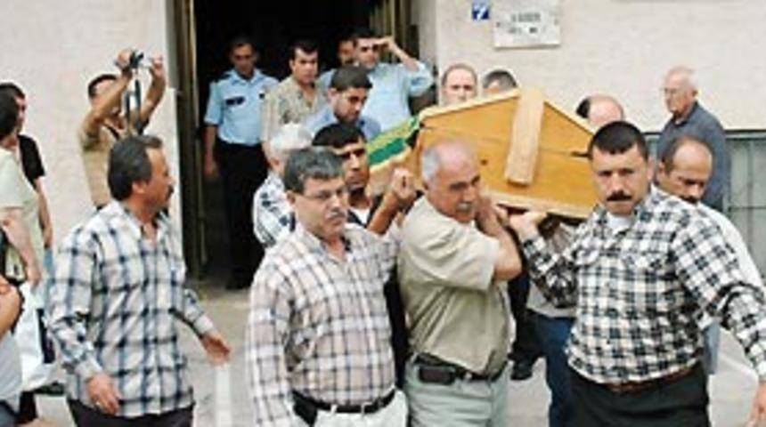 Karısını &ouml;ld&uuml;r&uuml;p intihara kalkıştı