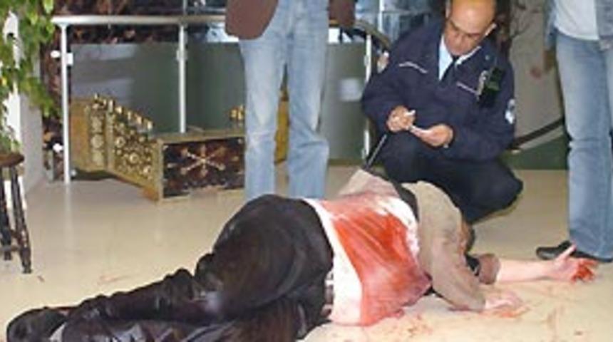 Cadde ortasında &ouml;ld&uuml;r&uuml;ld&uuml;