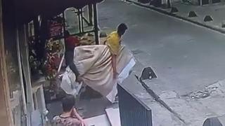 İstanbul'da trajikomik olay! Yardımsever esnaf, hırsıza televizyon çalarken yardım etti...