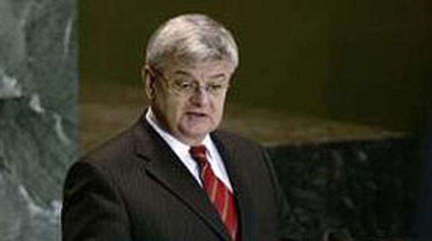 "Başbakan &ccedil;oğunluğa karşı gelebilmeli"