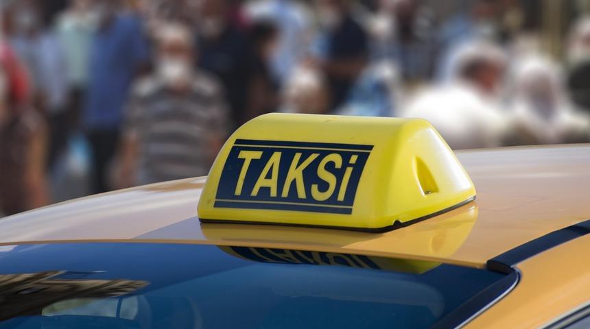 SON DAKİKA: İstanbul'da taksiye zam geldi, indi bindi, taksimetre fiyatlarının hepsi değişti! Taksiciler zammı beğenmeyerek salonu terk etti: 'Kontak kapatacağız'