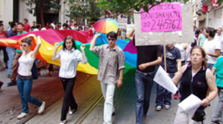 "Eşcinsel d&uuml;şmanlığı &ouml;d&uuml;lleri" verildi