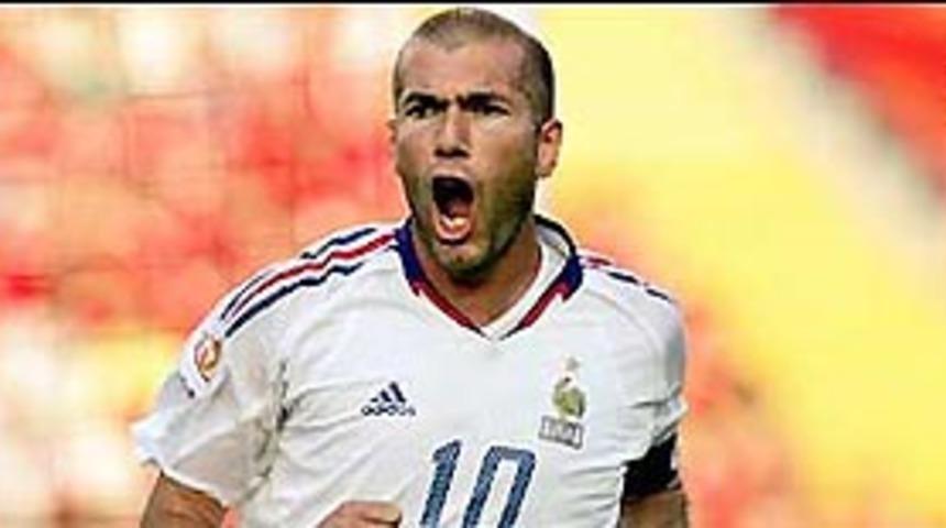 Fransa, Zidane'ın d&ouml;n&uuml;ş&uuml;n&uuml; kutluyor