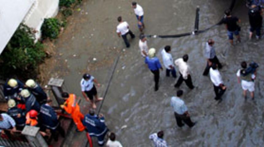 Taksim' de inşaat &ccedil;alışmasında g&ouml;&ccedil;&uuml;k
