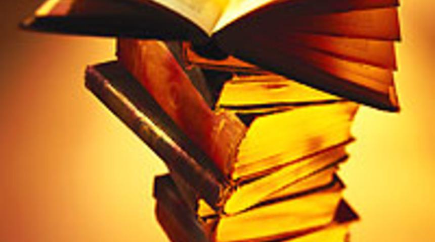 K&uuml;&ccedil;&uuml;k kız, 3 yılda 350 kitap okudu