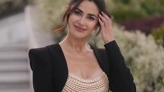 Nesrin Cavadzade'den siyahlar içinde fizik şov! Dekoltesiyle sosyal medyayı yıktı geçti