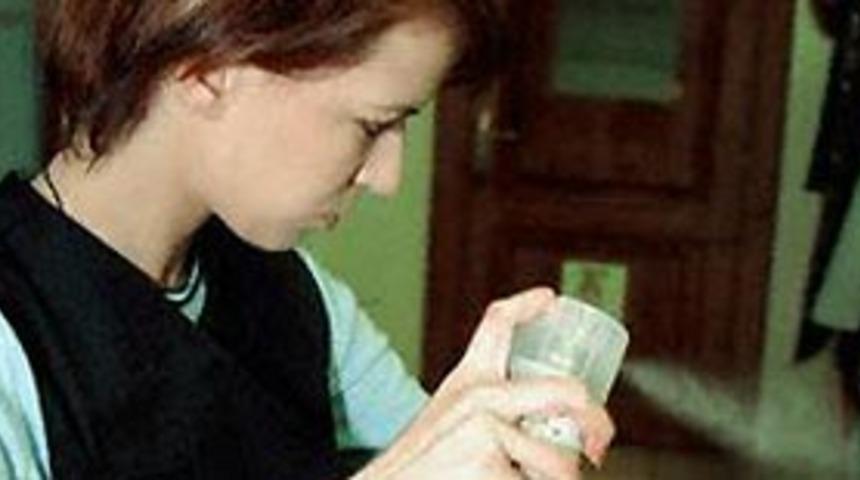 Sinek ilacı kutusu bomba gibi patladı