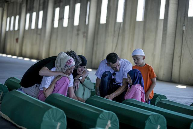 Srebrenitsa soykırımının 28. yılı