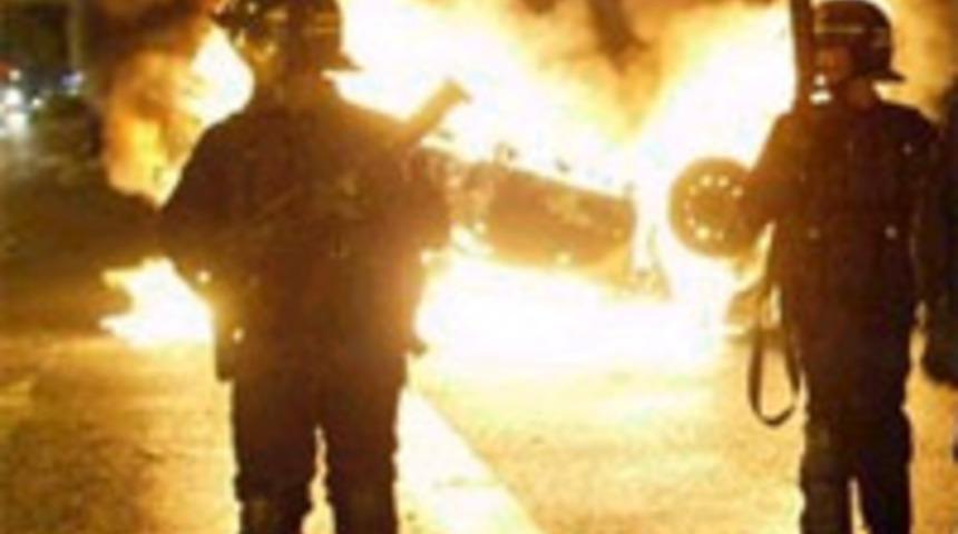 Paris'te isyan olayları b&uuml;y&uuml;yor