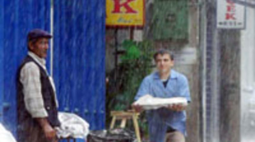 Bursa sağanak yağışa teslim oldu