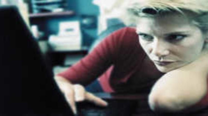 Gen&ccedil;ler internette iş arıyor