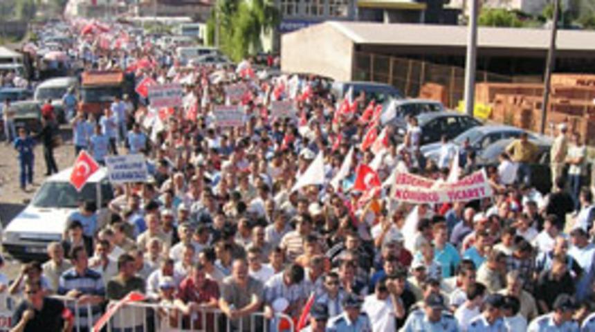 ERDEMİR iş&ccedil;ileri fabrikadan ayrılmadı