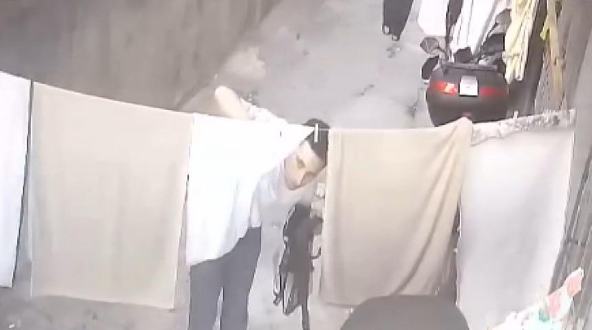 Bağcılar'da sapık hırsız paniği! Kadın iç çamaşırlarını çaldı, kameraya yakalandı