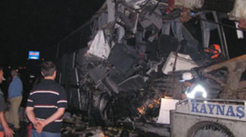 Bolu'da trafik kazası: 5 &ouml;l&uuml;
