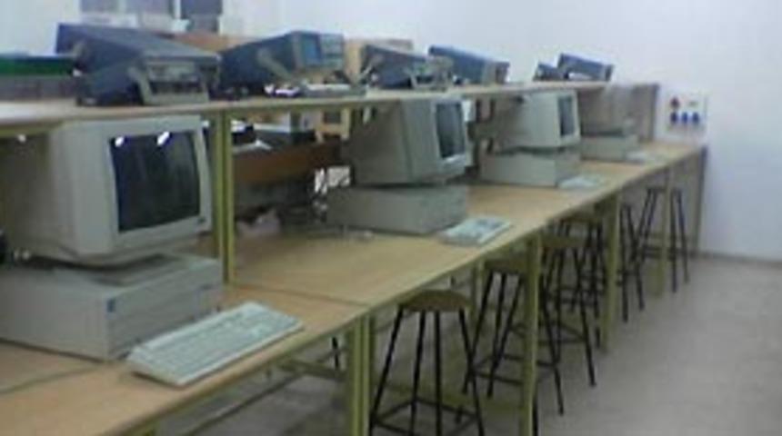 Hastanenin bilgisayarlarını &ccedil;aldılar