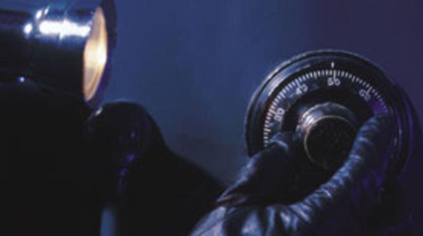 Hırsızlar, PTT'nin kasasını &ccedil;aldı