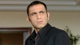 Kurtlar Vadisi'nin Memati'sini hiç böyle görmediniz! Yıllar önce oynadığı klip gündem oldu! Meğer Yıldız Tilbe ile... 