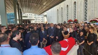 Özkan Uğur'un cenazesinde Ozan Güven detayı... Gasilhanede, törende, namazda bir an olsun ayrılmadı