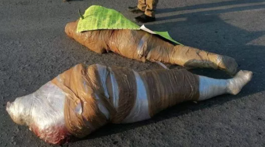 Sokak ortasında mumyalanmış iki ceset bulundu! Sıkıca sarılıp bantlandı... Polise bir de not bıraktılar