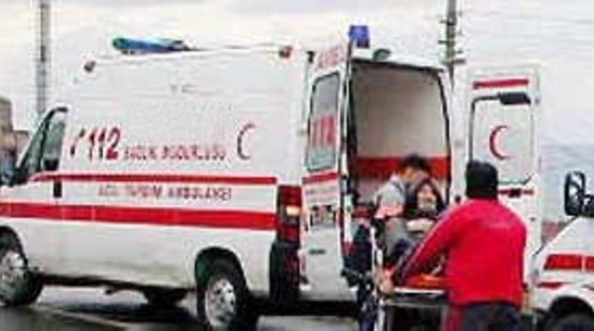 Yaşlı adamı cami önünde dövdüler