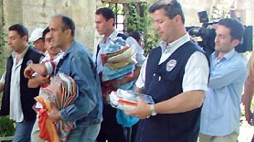 Zabıtadan "kaldırım işgali" operasyonu