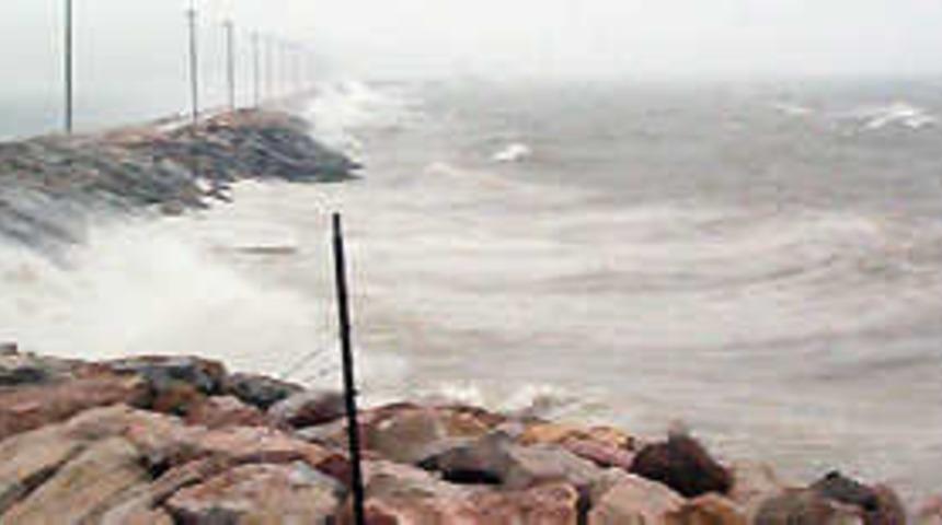 Antalya'da r&uuml;zgar 75 kilometre hızla esecek  