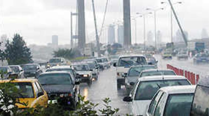 K&ouml;pr&uuml;ler para basıyor