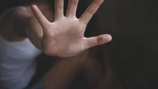 Kendi kızıyla oynamaya gelen 11 yaşındaki komşu kızını taciz etti! Mahkemede ilginç savunma... Babam yanağından makas alırdı