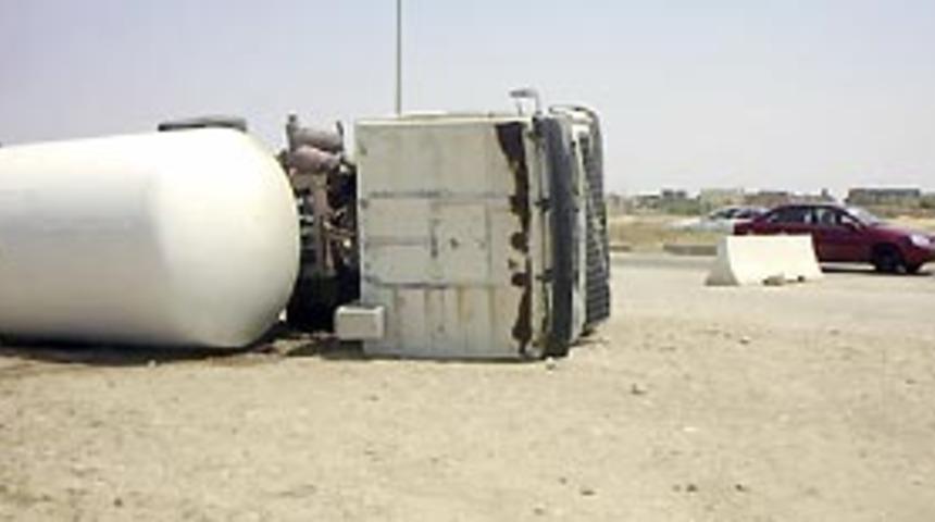 Irak'ta T&uuml;rk TIR'ı devrildi