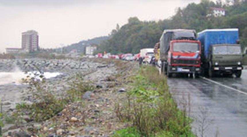 Rize-Trabzon karayolu a&ccedil;ıldı