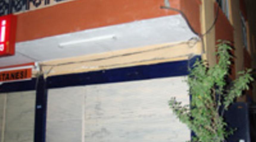 Kıskan&ccedil; koca, eşini balkondan fırlattı