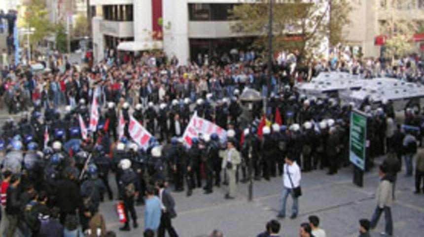 Y&uuml;ksel Caddesi'nde Y&Ouml;K protestosu